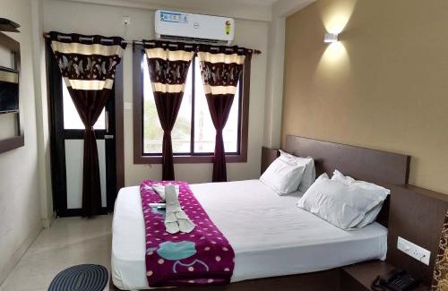 Puri Hotel | Goroomgo UK Palace Puri Near Sea Beach Sea View Room গোরুমগো ইউকে প্যালেস পুরী সমুদ্র সৈকতের কাছে - Luxury & Spacious Room - Near Temple with Prime Location wifi- Lift and Parking Facilities - Book Now