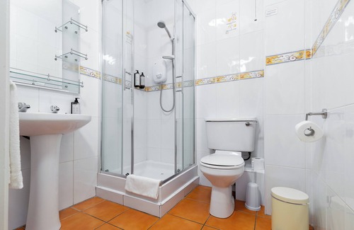 Galway City Centre Apartment | Gort Na Coiribe 3 Bedroom - Galway Lakside Apartments