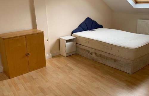 Gosforth House | Gosforth town centre spacious 7 bedroom house share