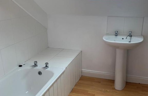 Gosforth House | Gosforth town centre spacious 7 bedroom house share