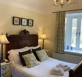 East Grinstead Bed & Breakfast | Gothic House