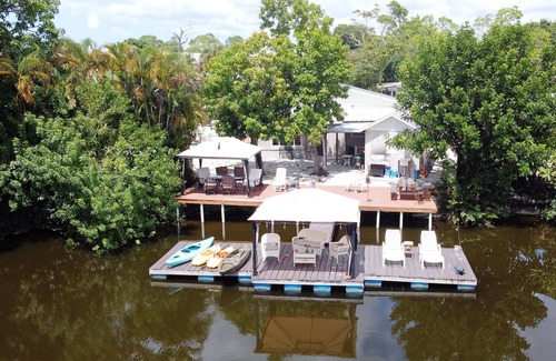East Naples Resort | Gouda Room in Holland House. Close to the Beach in Naples on the Gulf