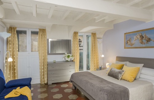Rione VI Parione Apartment | Governo Vecchio | Apt near Piazza Navona