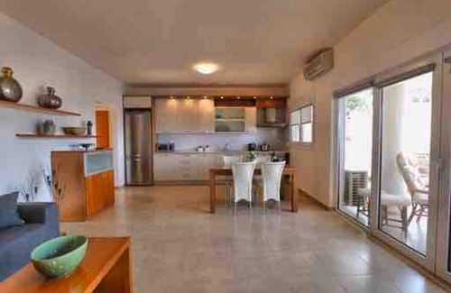 Agia Pelagia House | "Eleni" Sea View Luxury Apartment in Mades