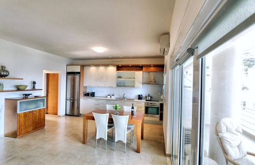 Agia Pelagia House | "Eleni" Sea View Luxury Apartment in Mades