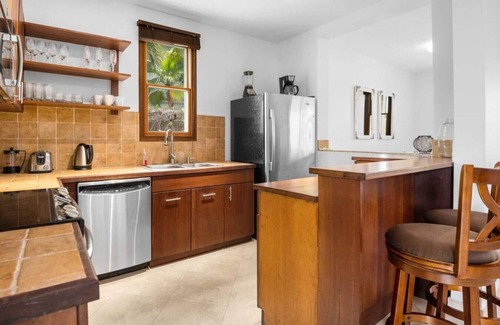Leeward Settlement House | Grace Bay, Pool, Great Reviews! (#2,3)