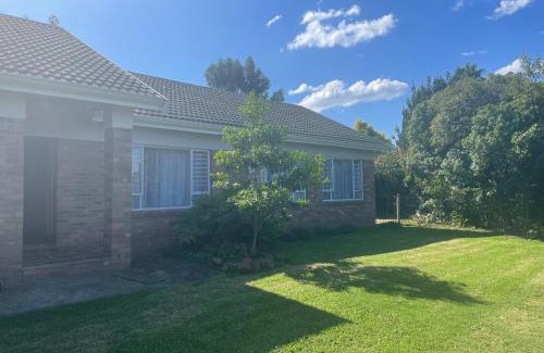 Grahamstown House | Graceful Getaway