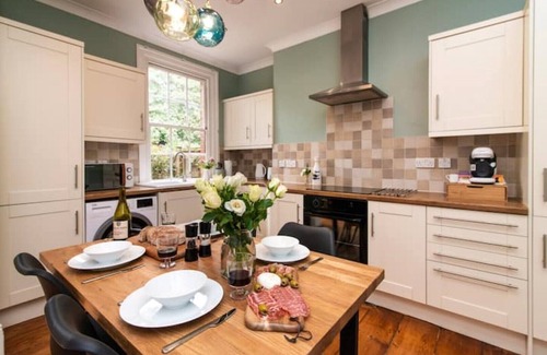 Derby House | 🔆Grade2 listed home w/garden +parking in ♥️ city