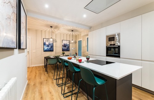 Gros Apartment | GRAN VIA SUITE: superior apartment for 6 PAX. 2min from the beach