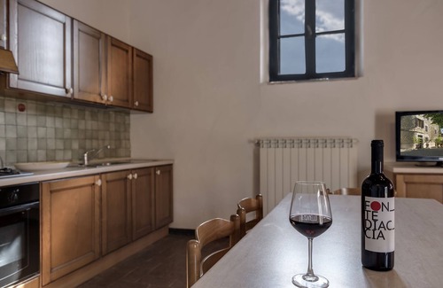 Mensanello Apartment | Granaio-6+1 people apartment in the main village