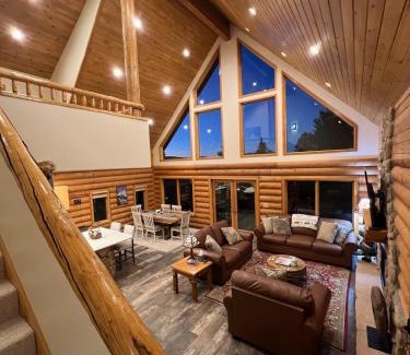Innsbruck Val Moritz House | Granby Panoramic Paradise! Hot tub and firepit!