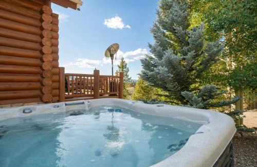 Innsbruck Val Moritz House | Granby Panoramic Paradise! Hot tub and firepit!