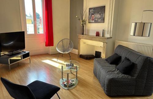 Romans-sur-Isere Apartment | Grand 2 pièces lumineux plein centre ville