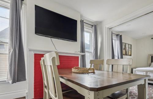 Downtown Niagara Falls House | Grand 6BR 3BA Near the falls