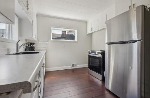 Downtown Niagara Falls House | Grand 6BR 3BA Near the falls