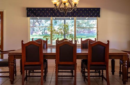 Jandakot House | Grand 6BR Farmstay in Airport Coogee Beach&Fremantle