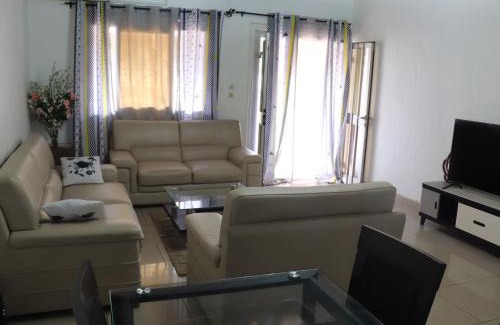 Yaounde Apartment | Grand Appartement à essos mobile
