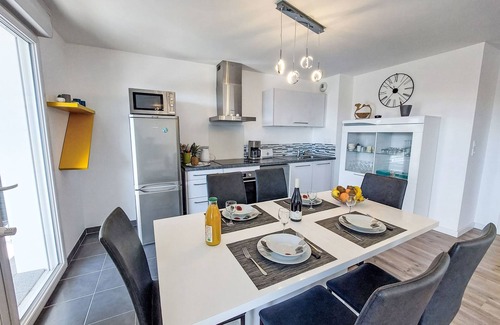Arzon Apartment | Grand Balcon, Piscine et proche du Port by Interhome