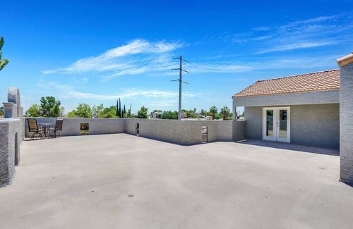 Spring Valley House | Grand Casa 7Bd X 4Bth X 16 Bds