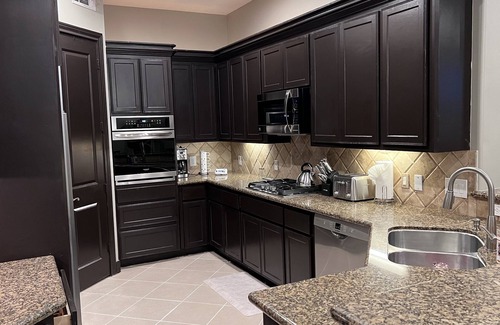 MacGregor House | "Grand Chateau By Lujan 2" - A Luxury Home near the Medical Center