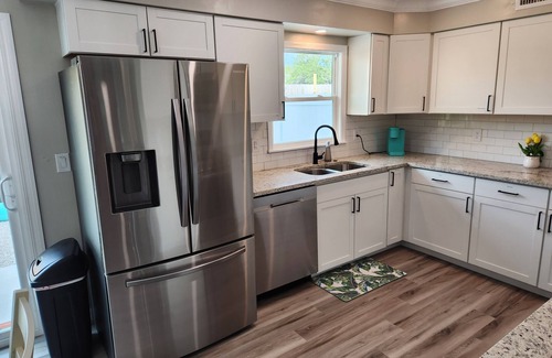 Fort Myers Beach House | Grand Coastal Getaway! 6BR w/3 KING beds. Entire duplex. Pet friendly