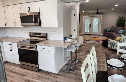 Fort Myers Beach House | Grand Coastal Getaway! 6BR w/3 KING beds. Entire duplex. Pet friendly