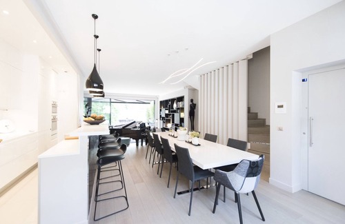 Issy-les-Moulineaux House | Grand Design on Ile Saint Germain, by Veeve