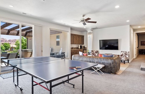 Santa Clara House | Grand Elite Retreat - 2 side by side units, sleeps 62+ Fall Break Availability!