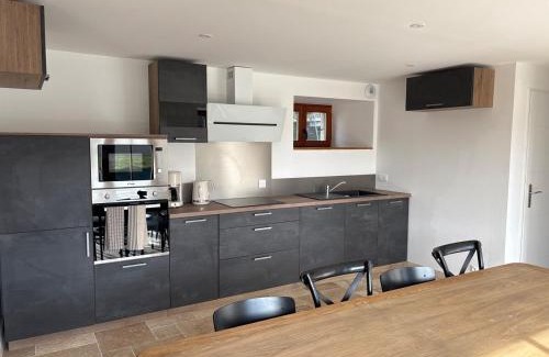 Landevant House | Grand gîte 10 personnes, calme, proche mer