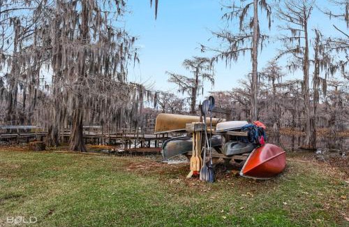 Uncertain House | Grand Harbor, Lakefront, With Kayaks & Canoes
