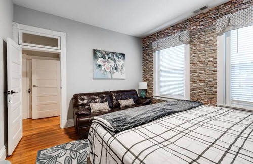 Museum District House | Grand Historic Fan Home/fully fenced/Carytown