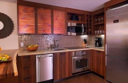 Waikiki Resort | Grand Islander Hilton Grand Vacations Club Resort