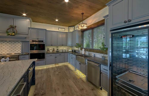 Pigeon Forge Cabin | Grand LeConte Lodge | 21BR Luxury Estate w/Pool, Theater, Arcade, Sleeps 96