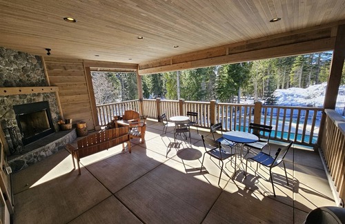 Government Camp House | Grand Lodge 29 at the Official Collins Lake Resort