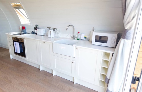 Brora Cabin | Grand Luxury Glamping Pod on the North Coast 500 Route with Private Hot Tub