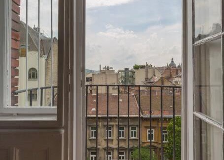 Terezvaros Apartment | Grand Luxury on The Budapest Broadway w Jacuzzi