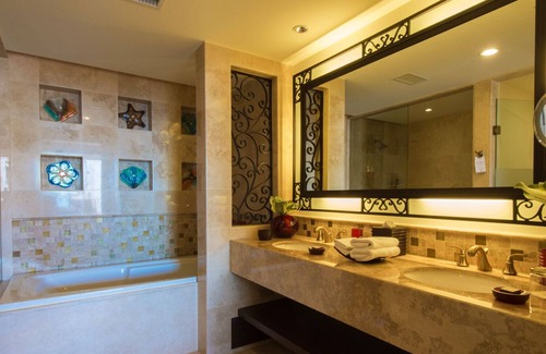 Marina Resort | Grand Master Suite at Luxury 5-Star Resort in Cabo San Lucas Mexico