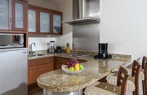 Playa Diamante Resort | Grand Mayan Master Suite - 2Bdr, 2 Ba, Kitchen, Jacuzzi Tub, sleeps 6+2, 3 TVs