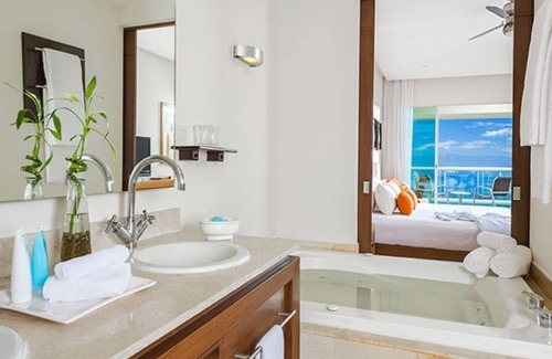 Playa Diamante Resort | Grand Mayan Master Suite - 2Bdr, 2 Ba, Kitchen, Jacuzzi Tub, sleeps 6+2, 3 TVs