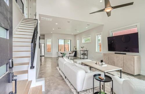 East Cesar Chavez House | Grand Oasis At E Austin With Pool