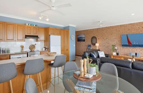 Narooma Apartment | Grand Pacific 2 Unit 4 -Omaroo - First Floor