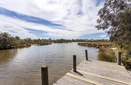 Ascot House | Grand Riverview Manor with pool & river access - EXECUTIVE ESCAPES