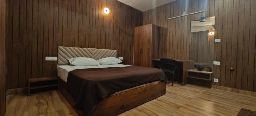 Mysore Hotel | Grand sapphire 100 meters from Sub urban Bus stand Mysore