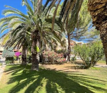 Hyeres City Centre Apartment | Grand Studio dans Résidence avec Piscine