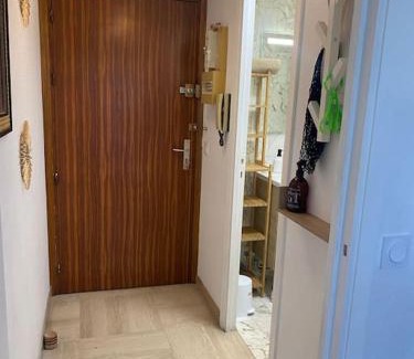 Hyeres City Centre Apartment | Grand Studio dans Résidence avec Piscine