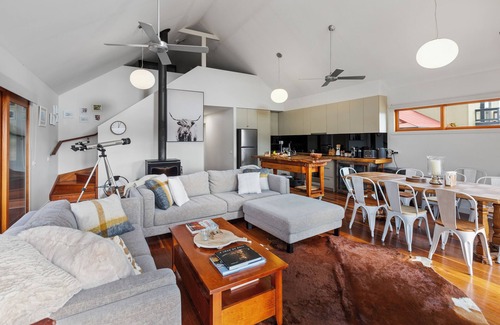 Merrijig House | Grand View Chalet: 4 BR, 2 BA in Merrijig, Sleeps 10