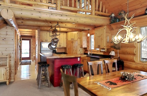 Hayward Cabin | Grand View Lodge -New Listing With Room For The Family