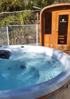 Warburton House | Grand View with Spa & Sauna