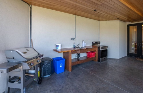 Okanagan-Similkameen House | Grand Vineyard Estate Home Exceptional Place Best Location in Penticton