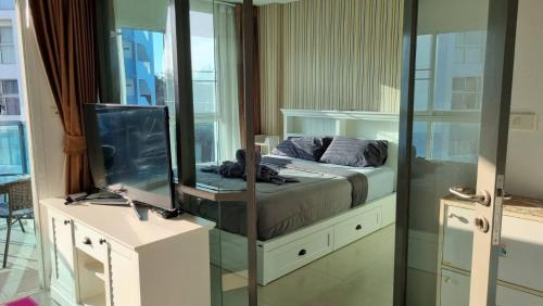 Kram Apartment | Grandblue condominium 511 with sea view
